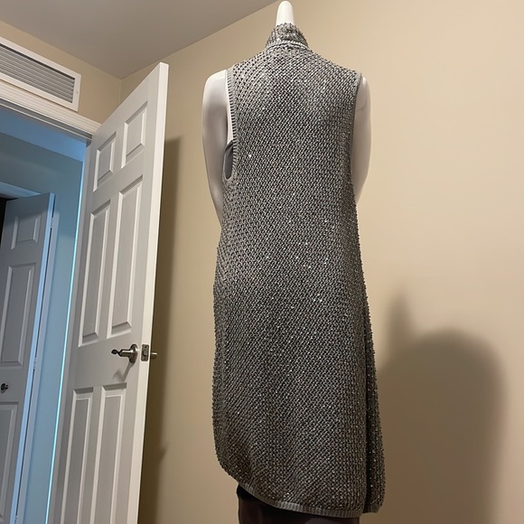 ALICE + OLIVIA FIULLY EMBELLISHED ASYMMETRICAL SLEEVELESS SWEATER WRAP NWOT M - Picture 12 of 16